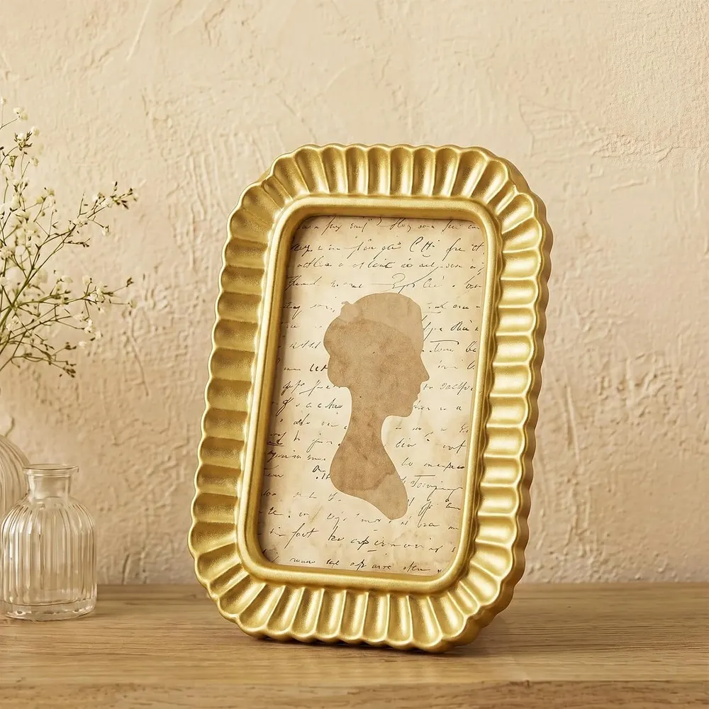 AceOrbit Gold Petal Wavy Edge Picture Frame